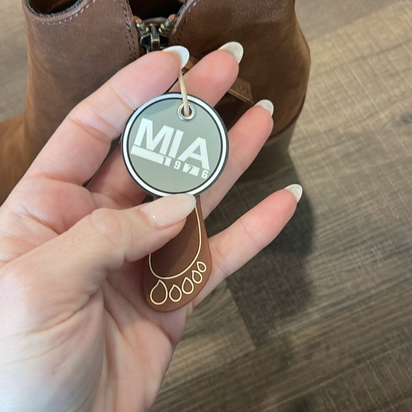 Mia boots - Picture 8 of 8